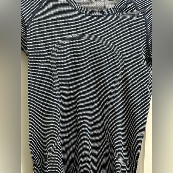 Lululemon swiftly short sleeve shirt - Picture 2 of 6